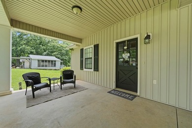 Charming Cape Cod-style home featuring 3 bedrooms and 2 baths in - photo 46