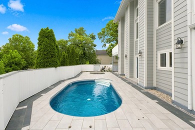 Luxury Golf Course Estate in Gated Pointe Royale w/ Private Pool - photo 11
