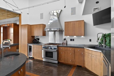 Welcome to The Penthouse on Congress--an incredible opportunity - photo 8