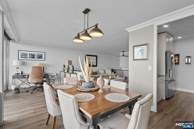 ? SPECTACULAR NYC & RIVER VIEWS! ? Welcome to luxury high-rise - photo 11