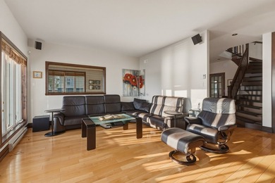 Nichee en bordure du fleuve Saint-Laurent, cette prestigieuse - photo 16