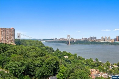 ? SPECTACULAR NYC & RIVER VIEWS! ? Welcome to luxury high-rise - photo 18