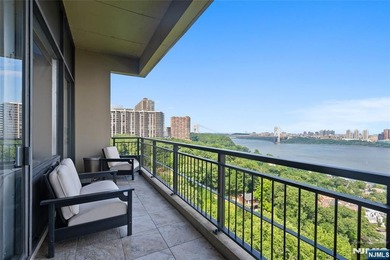 ? SPECTACULAR NYC & RIVER VIEWS! ? Welcome to luxury high-rise - photo 19