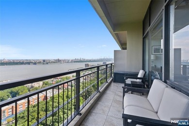 ? SPECTACULAR NYC & RIVER VIEWS! ? Welcome to luxury high-rise - photo 20