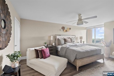 ? SPECTACULAR NYC & RIVER VIEWS! ? Welcome to luxury high-rise - photo 23