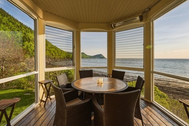 Nichee en bordure du fleuve Saint-Laurent, cette prestigieuse - photo 36