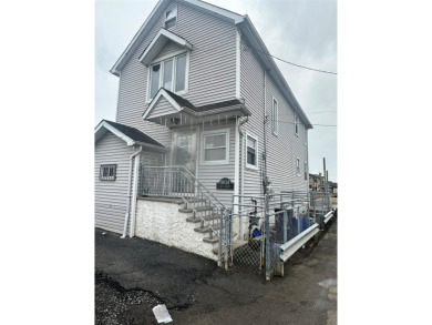 (private lake, pond, creek) Home For Sale in Hamilton Beach New York