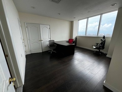 Luxury 3 bedroom and 3.5 bathroom condo penthouse apartment in - photo 13