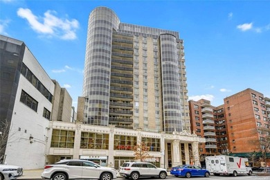 Luxury 3 bedroom and 3.5 bathroom condo penthouse apartment in - photo 15