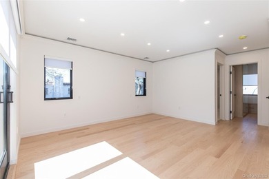 Stunning Modern 2025 Home Set On A Peaceful, Level Property In - photo 20