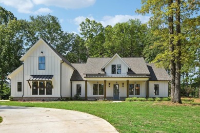 Lake Home For Sale in Eatonton, Georgia