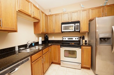 Welcome to this beautifully furnished end-unit townhome - photo 12
