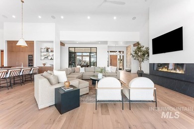 An irreplaceable single-level estate perched on nearly an - photo 13