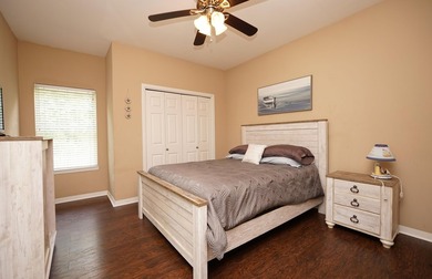 Welcome to this beautifully furnished end-unit townhome - photo 14
