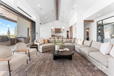 An irreplaceable single-level estate perched on nearly an - photo 14