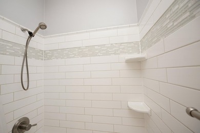 Welcome to this beautifully furnished end-unit townhome - photo 17