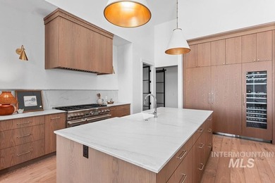 An irreplaceable single-level estate perched on nearly an - photo 18