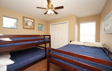 Welcome to this beautifully furnished end-unit townhome - photo 19