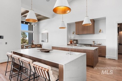 An irreplaceable single-level estate perched on nearly an - photo 19