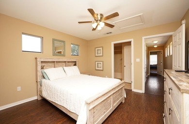 Welcome to this beautifully furnished end-unit townhome - photo 20