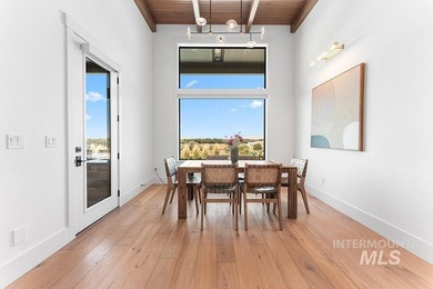 An irreplaceable single-level estate perched on nearly an - photo 20