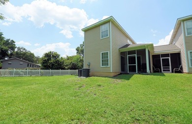 Welcome to this beautifully furnished end-unit townhome - photo 23