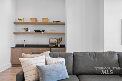 An irreplaceable single-level estate perched on nearly an - photo 33
