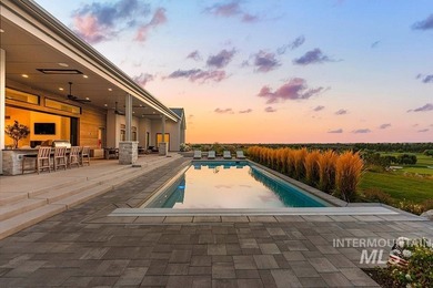 An irreplaceable single-level estate perched on nearly an - photo 40