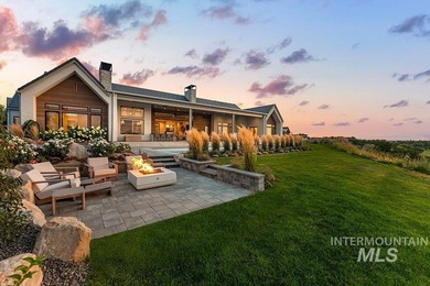 An irreplaceable single-level estate perched on nearly an - photo 44