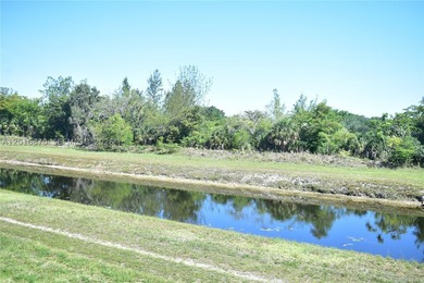 Very nicely kept condominium next to one of the swimming pools - photo 14