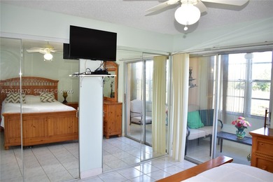 Very nicely kept condominium next to one of the swimming pools - photo 16