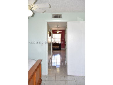 Very nicely kept condominium next to one of the swimming pools - photo 17