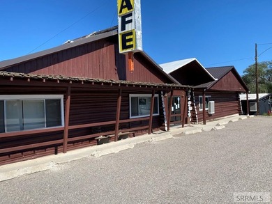 Established restaurant & bar located on Main Street Challis just - photo 2
