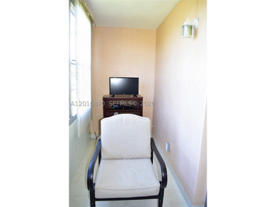 Very nicely kept condominium next to one of the swimming pools - photo 23