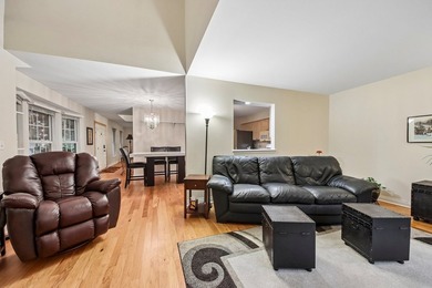 Spacious 3-Bed/2.5-Bth townhome nestled in a quiet, wooded - photo 6