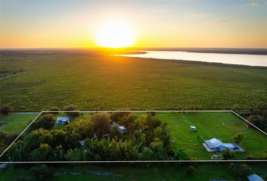 (private lake, pond, creek) Home Sale Pending in Sarasota Florida