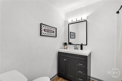 Remodeled 5 minuites to Downtown Savannah. 3 Bedroom 2 Full - photo 14