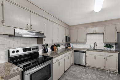Remodeled 5 minuites to Downtown Savannah. 3 Bedroom 2 Full - photo 17