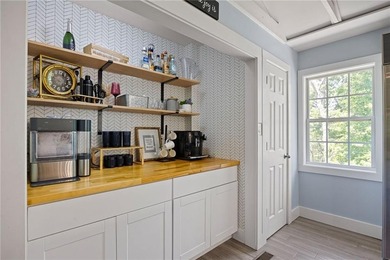 Tucked away inside the exclusive gated community of Colonial - photo 18