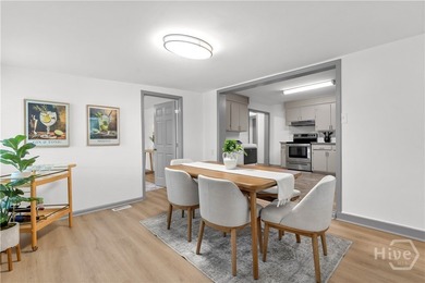 Remodeled 5 minuites to Downtown Savannah. 3 Bedroom 2 Full - photo 23