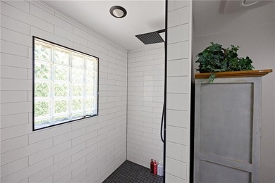 Tucked away inside the exclusive gated community of Colonial - photo 28