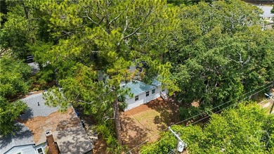 Remodeled 5 minuites to Downtown Savannah. 3 Bedroom 2 Full - photo 30