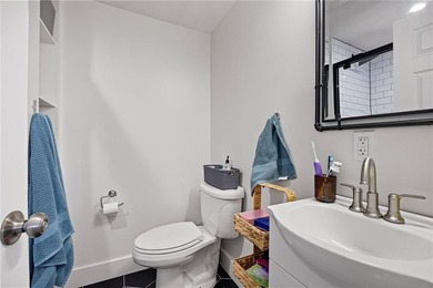Tucked away inside the exclusive gated community of Colonial - photo 40
