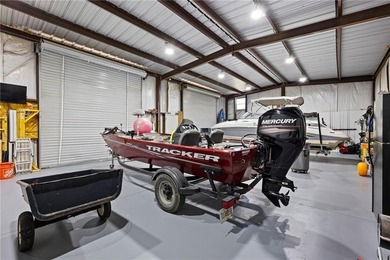Tucked away inside the exclusive gated community of Colonial - photo 43