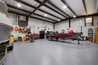 Tucked away inside the exclusive gated community of Colonial - photo 44