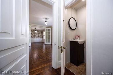 A timeless home in a beloved neighborhood, thoughtfully - photo 13