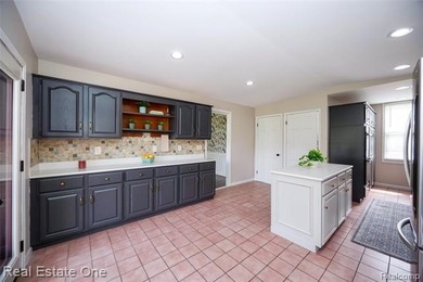A timeless home in a beloved neighborhood, thoughtfully - photo 27