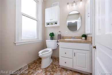 A timeless home in a beloved neighborhood, thoughtfully - photo 34