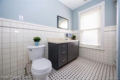 A timeless home in a beloved neighborhood, thoughtfully - photo 41
