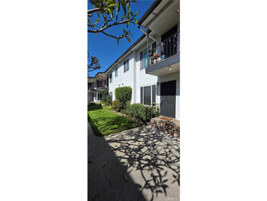 Charming and well-maintained 1-bedroom, 1-bathroom condo in the - photo 2